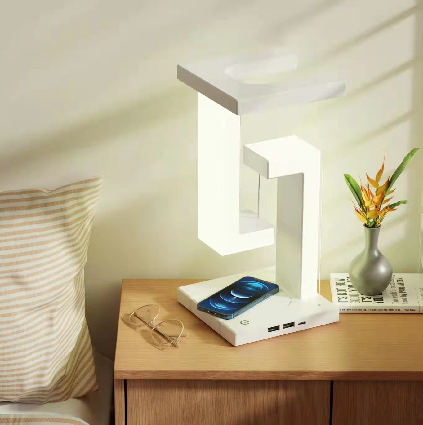 Creative Wireless Charging Smartphone Hanging Table Lamp Floating Balance Lamp for Bedroom