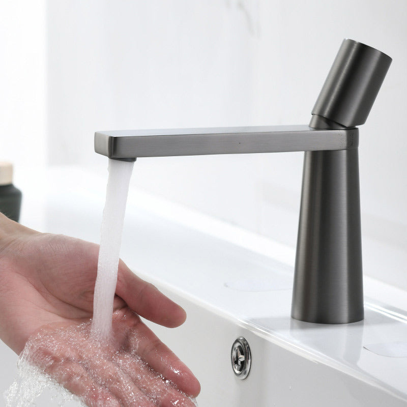 Robinets pour lavabo et salle de bain pour se laver les mains et le visage